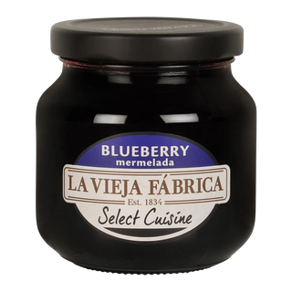 Jar of La Vieja Fábrica blueberry mermelada on a white background
