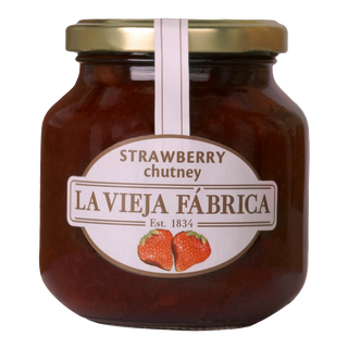 Jar of strawberry chutney with 'La Vieja Fábrica' label on a white background